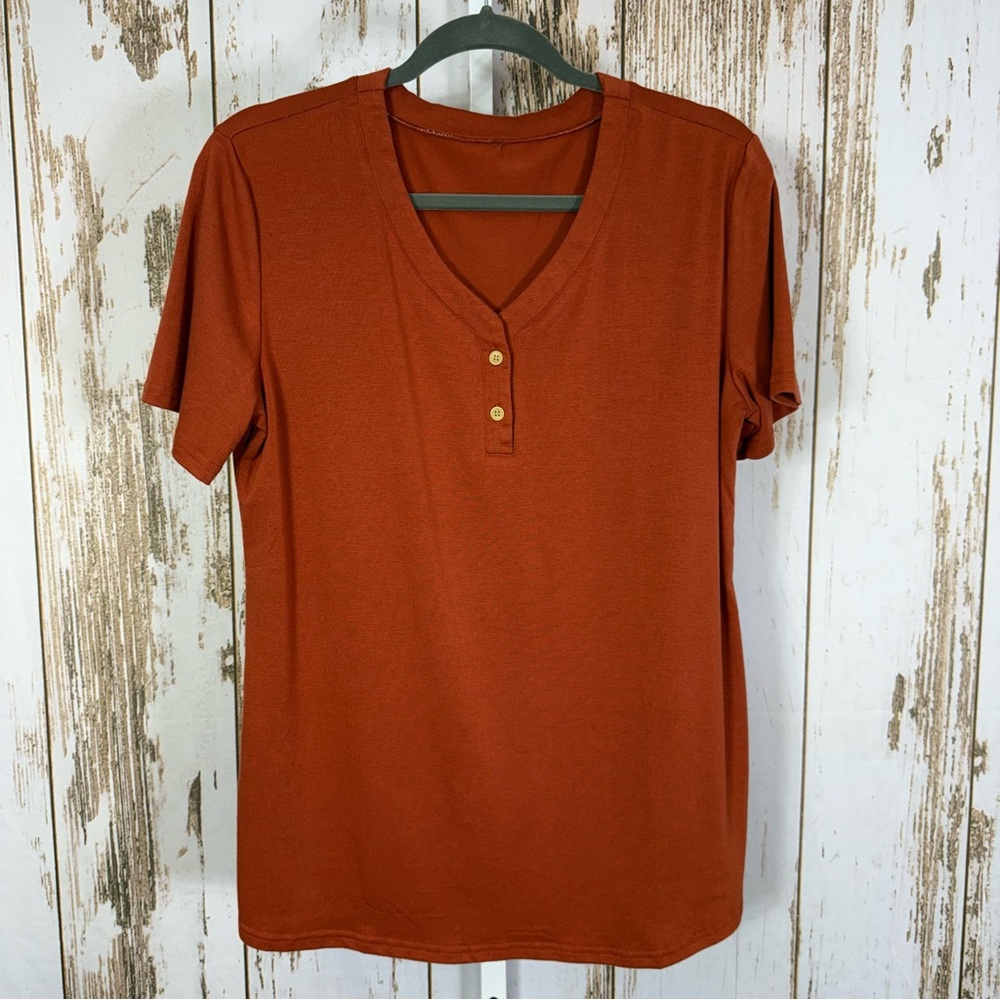 Casual Rust V-Neck Button Tee. Size Large. Excellent condition!